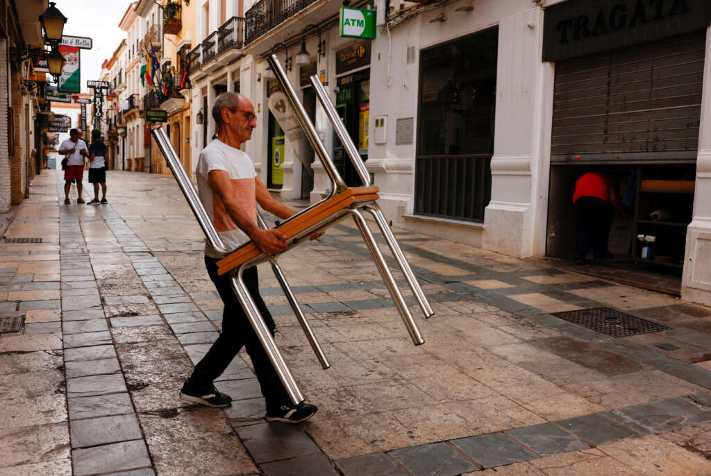 Spain’s labour market resilient as unemployment drops in Nov