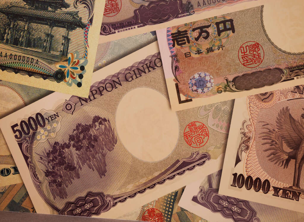 Yen trims gains as possible next BOJ governor says current policy appropriate