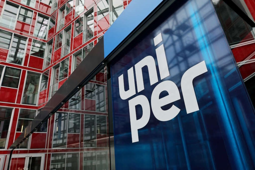 Uniper sells UAE marine fuels refinery to consortium including Montfort