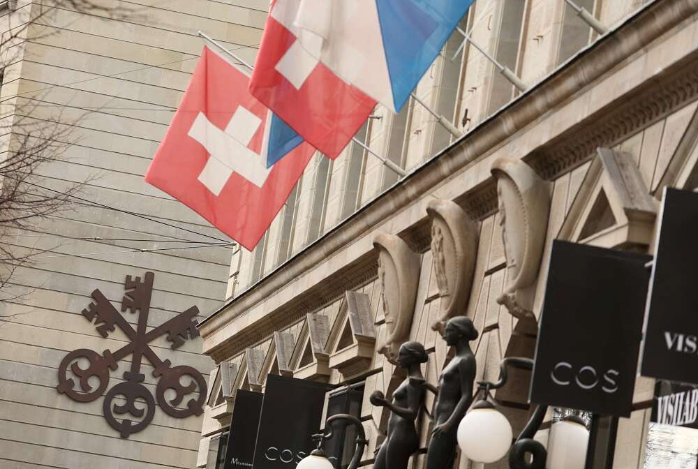 Analysis-Credit Suisse collapse threatens Switzerland’s wealth management crown