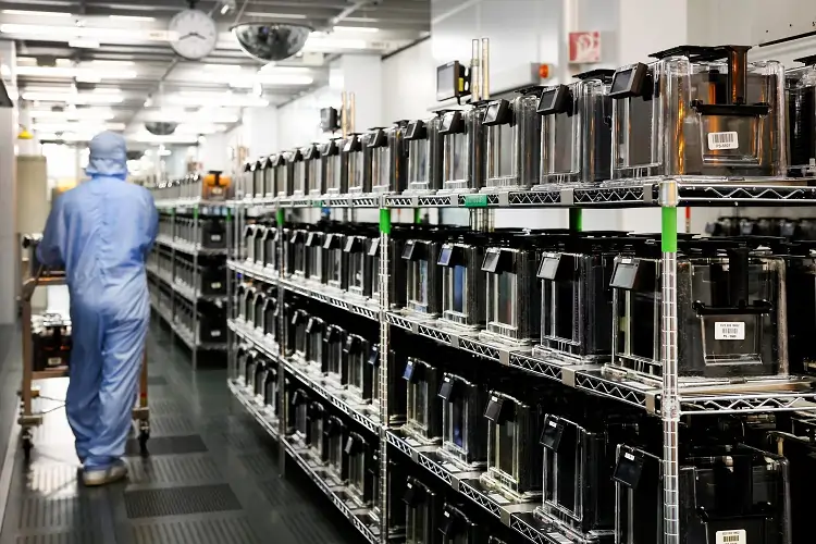 Dutch economy minister pushes for European chip industry coalition