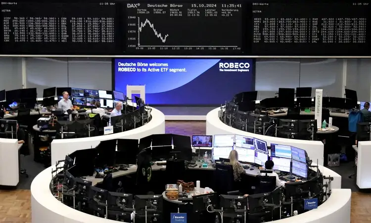 European shares end flat as economic woes overshadow upbeat earnings