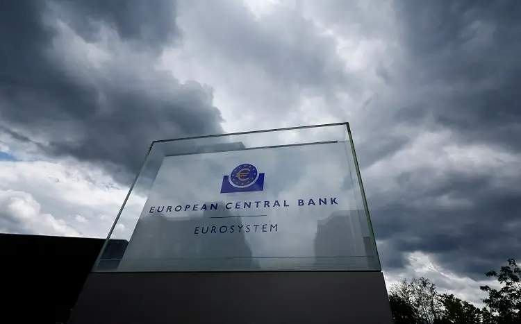 Euro zone consumers see inflation edge up slightly, ECB survey shows