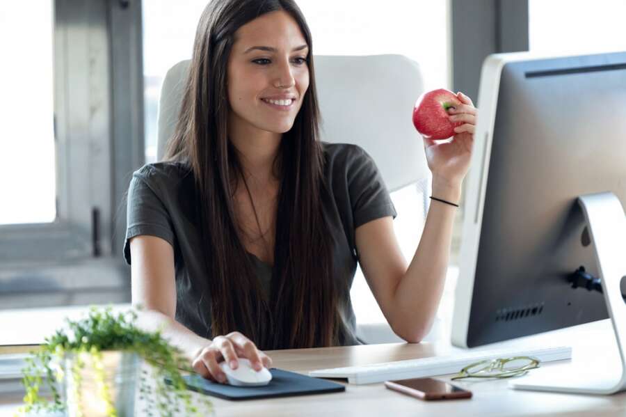 AN APPLE A DAY KEEPS DULL SKIN AT BAY LEADING DERMATOLOGIST HAILS APPLES AS SECRET SNACK FOR GLOWING SKIN
