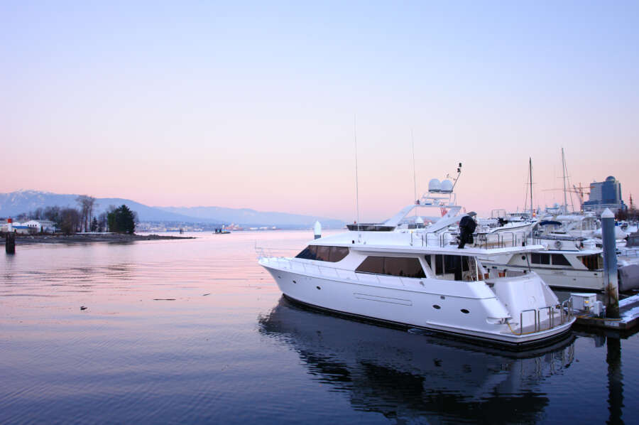 Why Choose a Luxury Yacht Charter Rather Than a Hotel Charter?