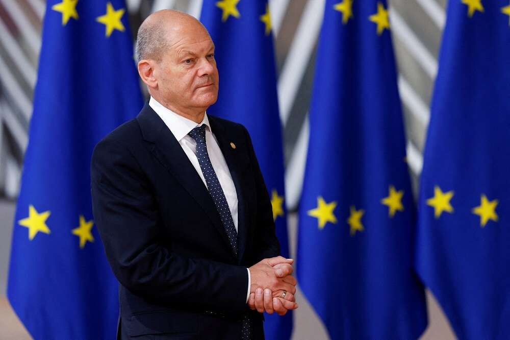 Factbox-The EU’s future according to Scholz: Job-sharing commissioners and majority votes