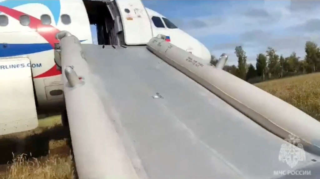 Russian plane with 159 aboard makes emergency landing in Novosibirsk region – agencies
