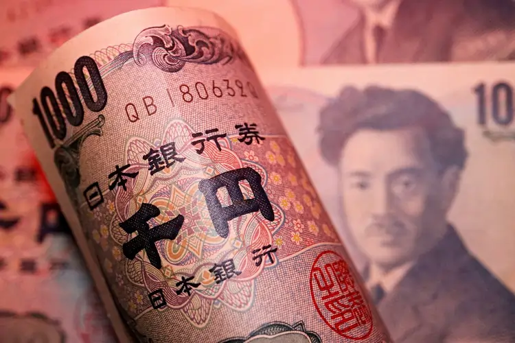 Yen keeps markets on edge, data points to BOJ intervention