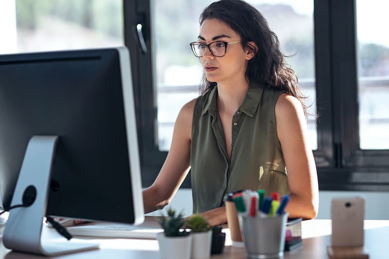 Why Some Businesses Choose US-Based Executive Assistants Over Offshore Support