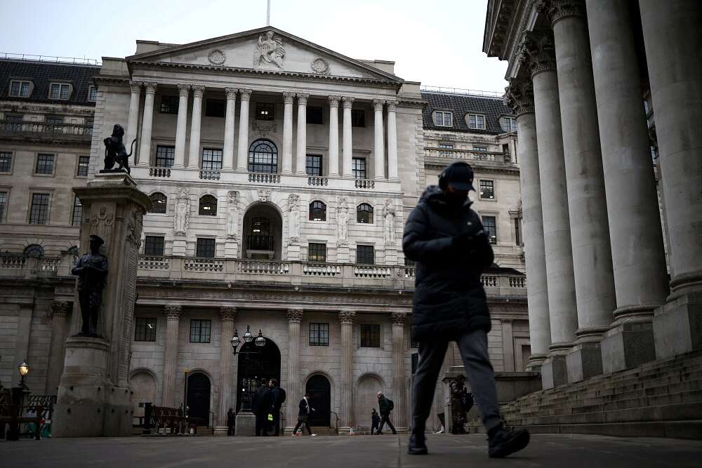 Bank of England officials split over future path for rates