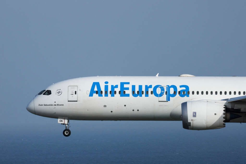 IAG agrees to buy 80% stake in Air Europa for 400 million euros