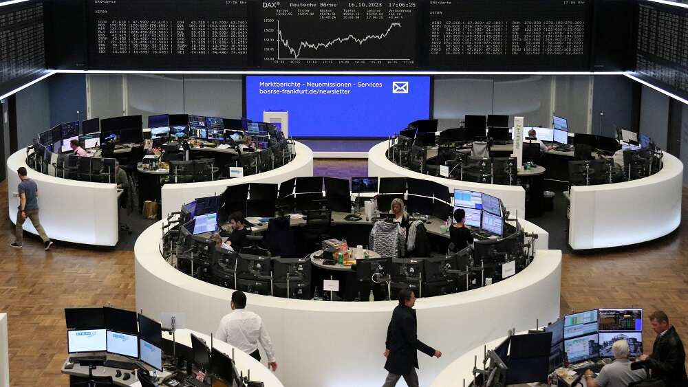 European shares hit two-week low as dismal earnings add to risk-off mood