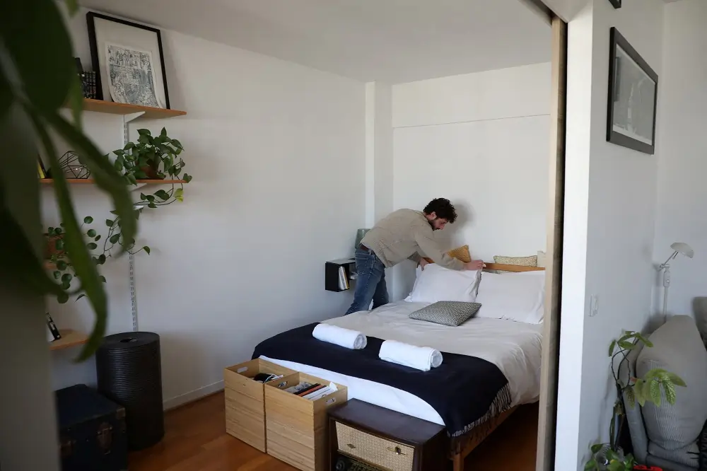 Olympics-Parisians get ready to leave city with rental cash in pocket