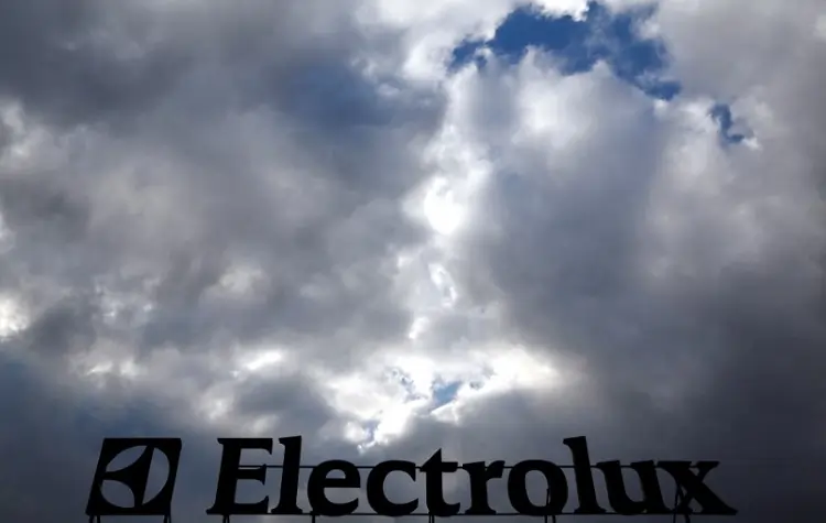 Electrolux swings to operating profit in Q2