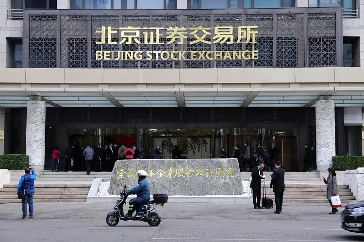 China stimulus pushes global shares to new peak, boosts commodities