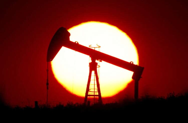 Oil prices hold firm amid hopes for economic growth