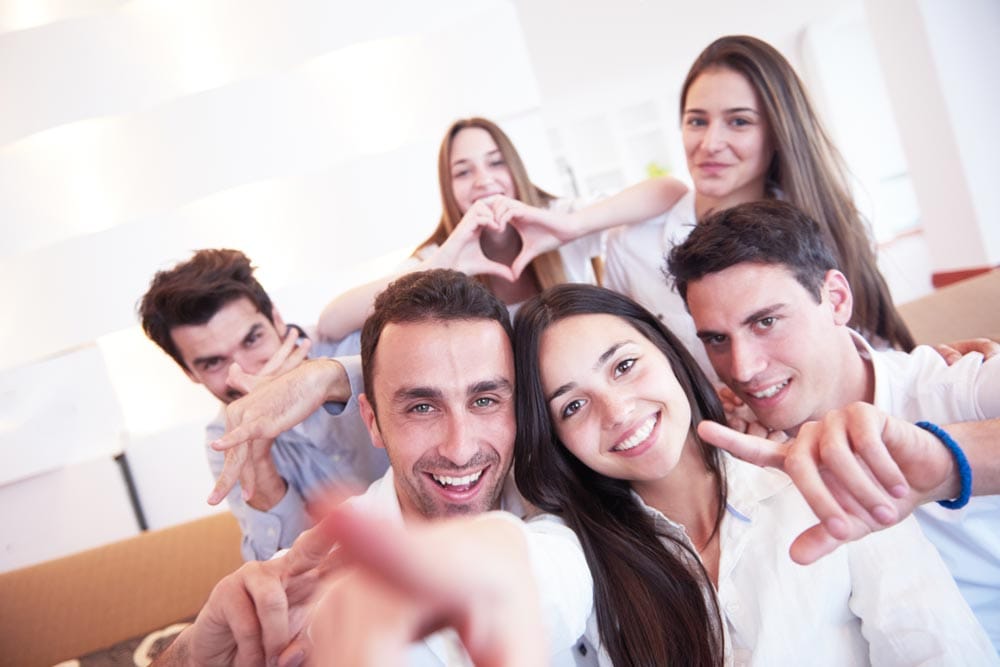 Selfie-loving Brits store over 500 photos on their electronic devices