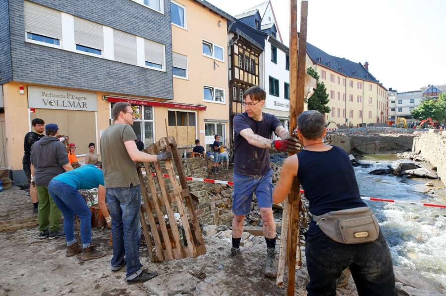 Germany sets out flood relief funding, hopes of finding survivors fade