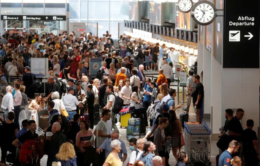 Factbox-Europe’s summer travel chaos
