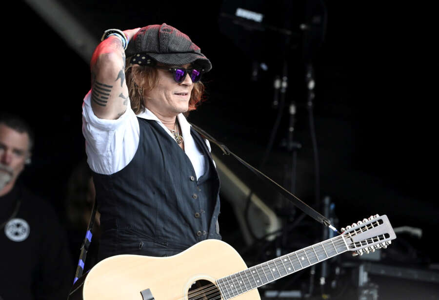 Johnny Depp makes surprise appearance at MTV’s Video Music Awards