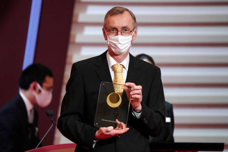 Nobel medicine prize goes to explorer of ancient DNA