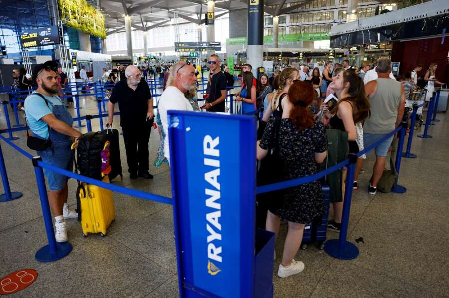 European airlines see travel withstanding consumer squeeze for now