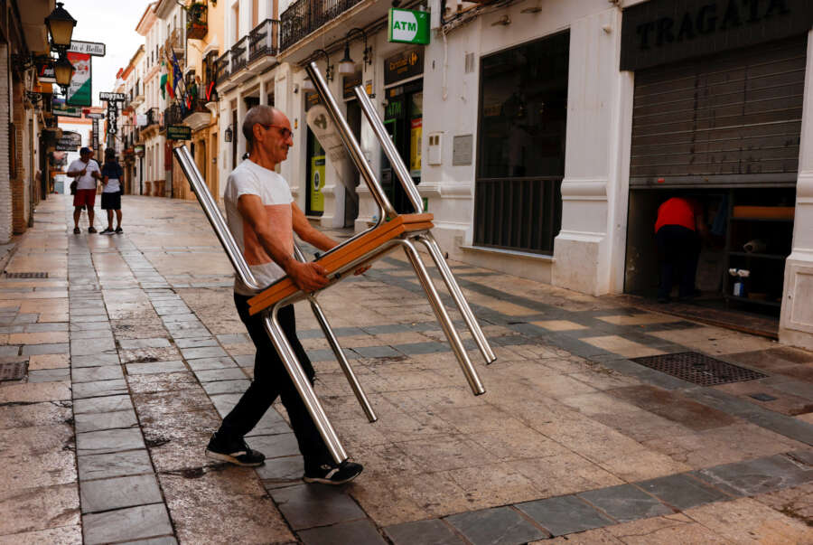 Spain’s labour market resilient as unemployment drops in Nov