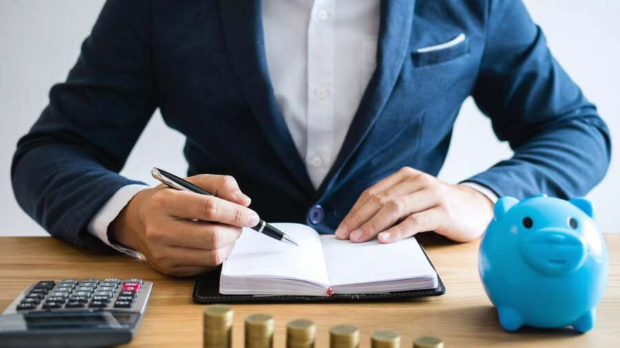 How Is Average Income Calculated?