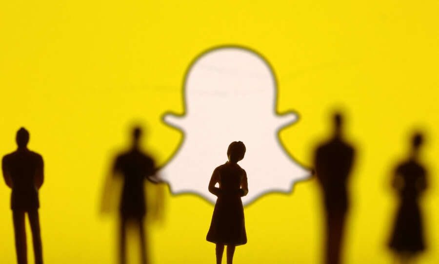 Snap misses revenue estimate, shares plunge 30%