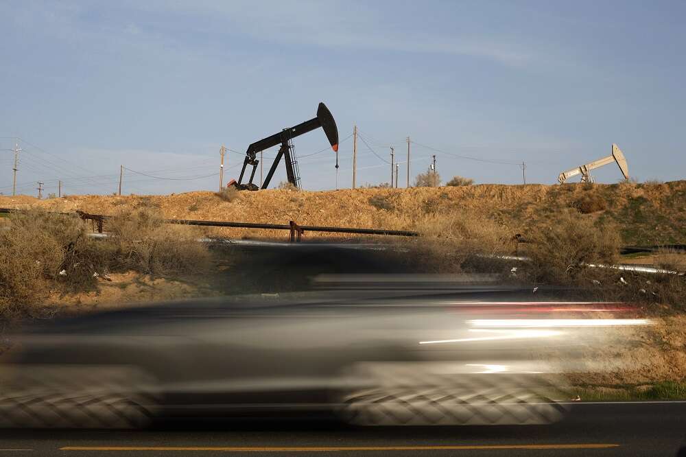 U.S. Senate Democrats target Big Oil for carbon polluters fund
