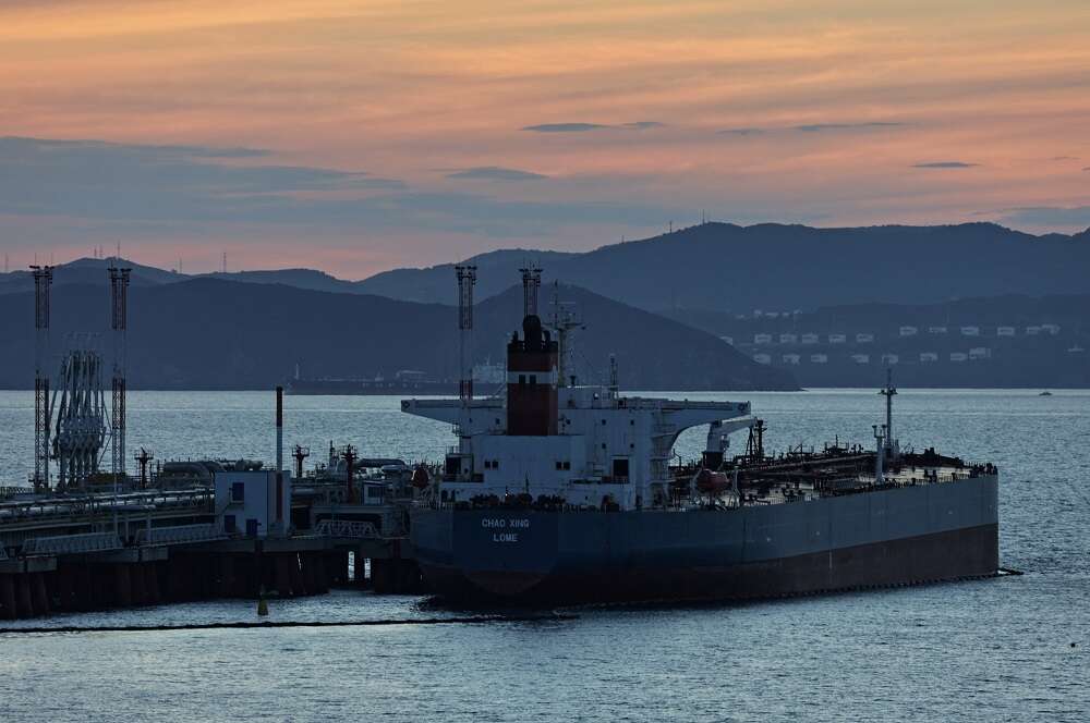 Oil prices steady after U.S. stockpile swell