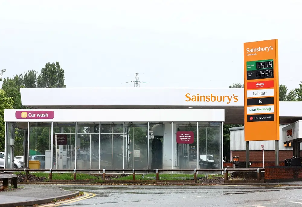 Sainsbury’s bumper Christmas for food offset by weakness elsewhere