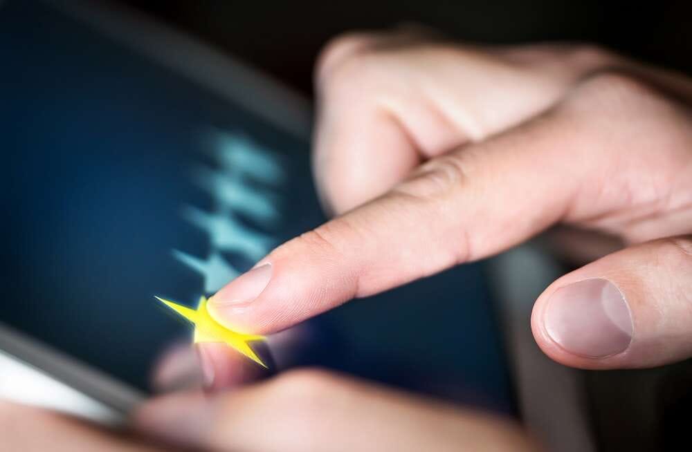 Business failures can be predicted from online ratings