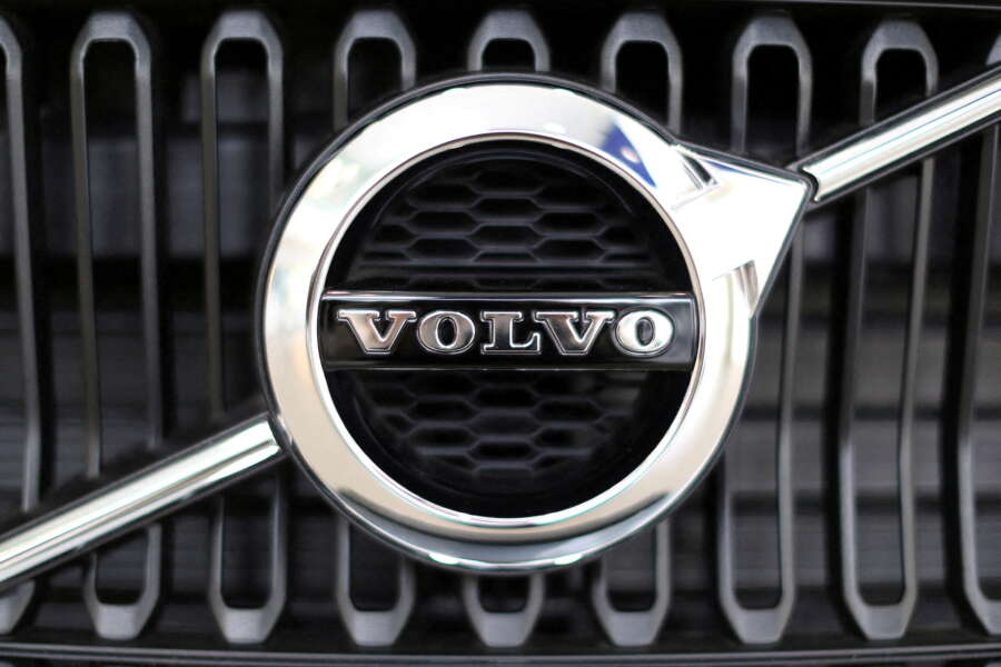 Volvo Cars Q4 profit lags forecasts