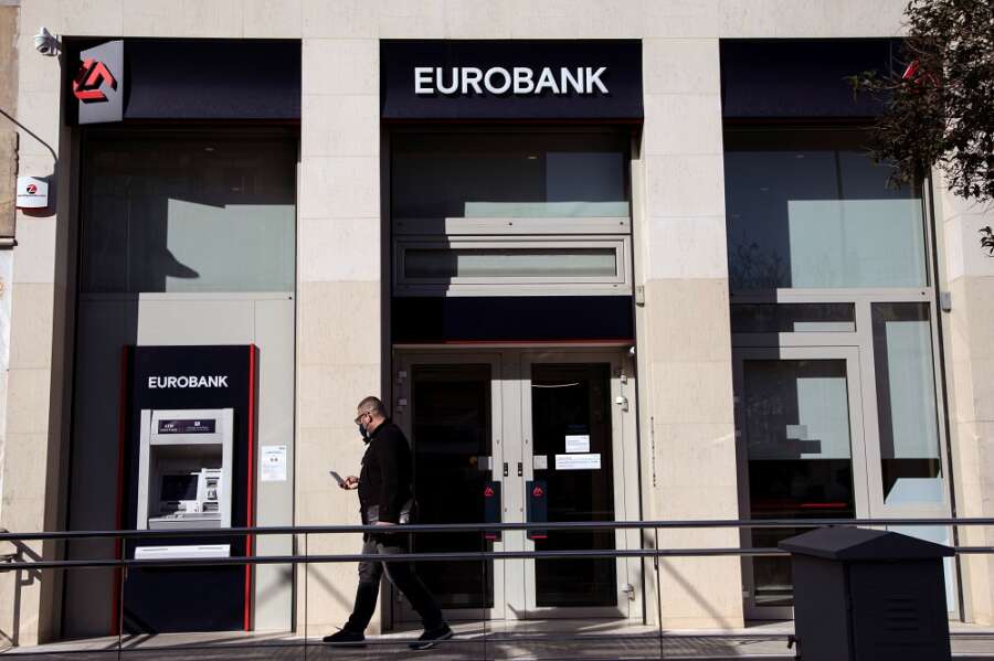 HSBC ups price targets on Greek banks, with Eurobank, Piraeus top picks