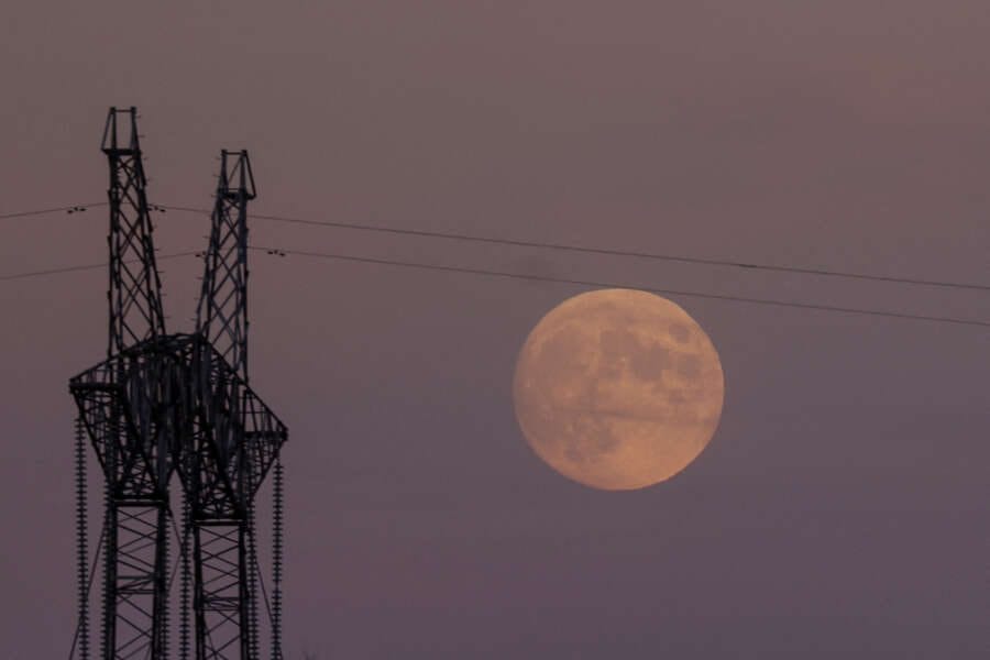 Factbox-‘Beaver blood moon’ offers world’s last total lunar eclipse until 2025