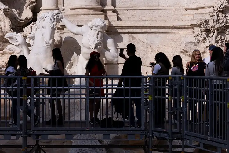 Bridge offers unique view of Rome’s Trevi fountain during conservation work