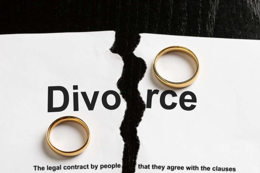 4 WAYS TO DIVORCE-PROOF YOUR BUSINESS