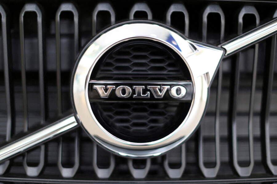 Volvo Cars Q4 profit lags forecasts