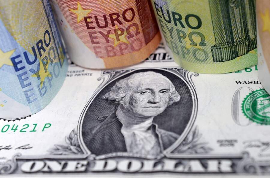 Gas crisis sends euro back below parity against dollar