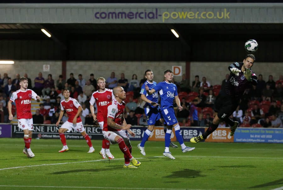 Soccer-Everton edge Fleetwood in League Cup for first win of season, Fulham out