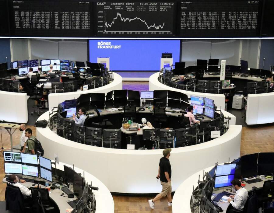 Energy stocks boost European shares ahead of ECB minutes