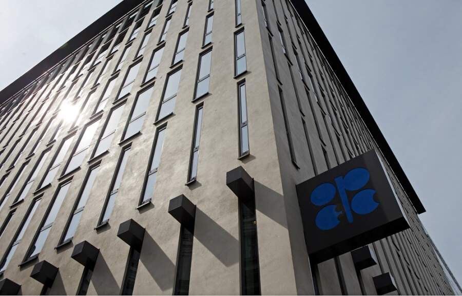 Oil rises on prospect of OPEC+ supply cut