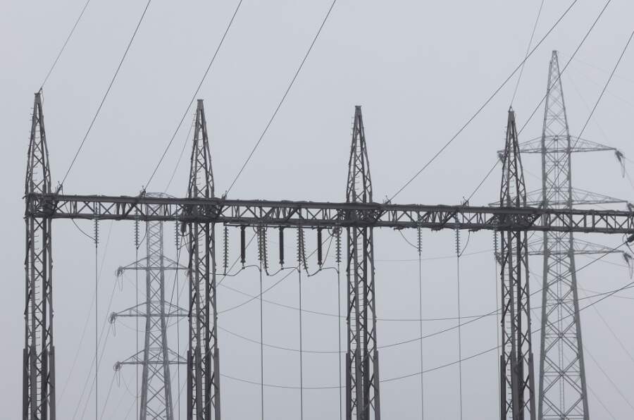 Belgium supports energy price caps, suspending trading in EU power crunch