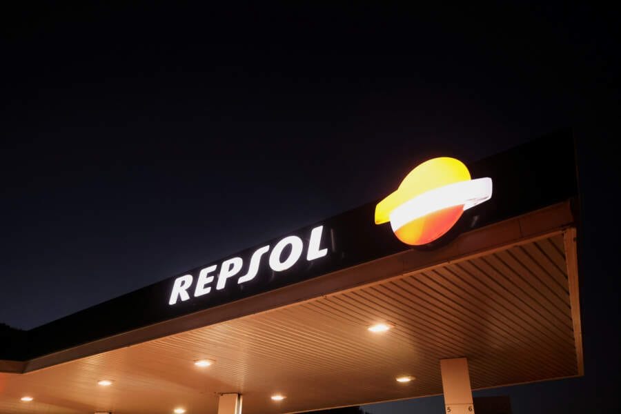 Exclusive-Repsol agrees to sell Alberta oil assets to CPPIB backed-Teine Energy -sources