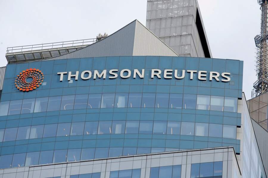 Thomson Reuters keeps outlook, but wary of slowing economy