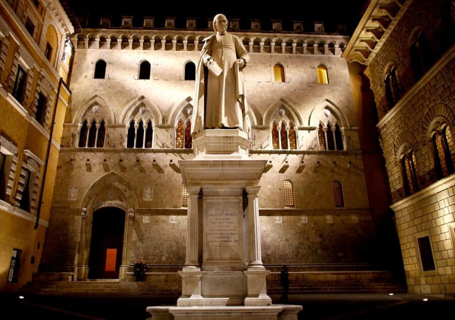 Shares in Monte dei Paschi plunge 14% after capital raise