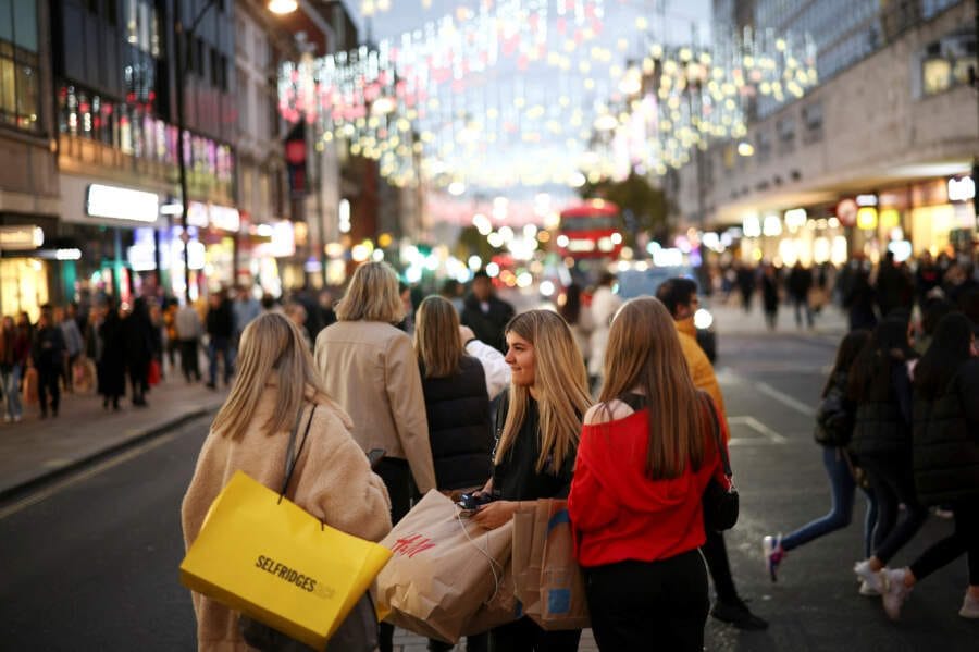 Six in ten Britons will spend less at Christmas -Deloitte survey