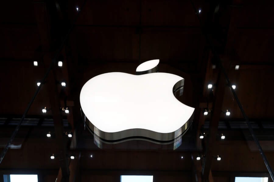 French environmentalists file complaint against Apple for wasteful practices