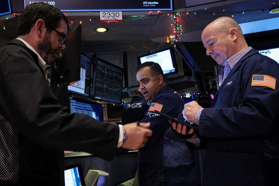 Stocks fall, Treasury yields rise upon final 2022 trading day